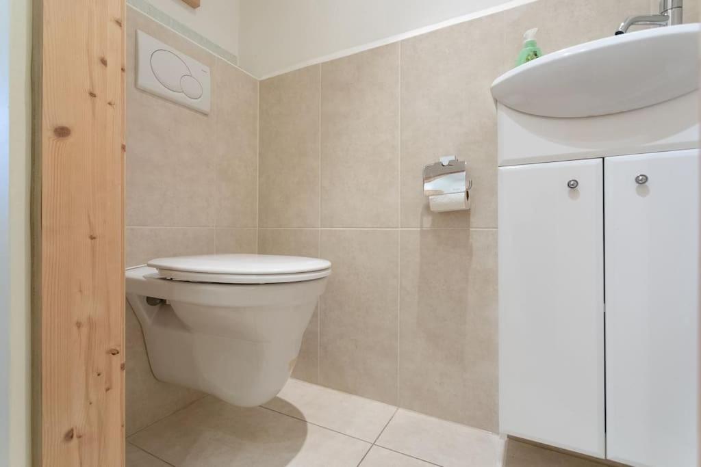 Danube Art Apartments Виена Екстериор снимка