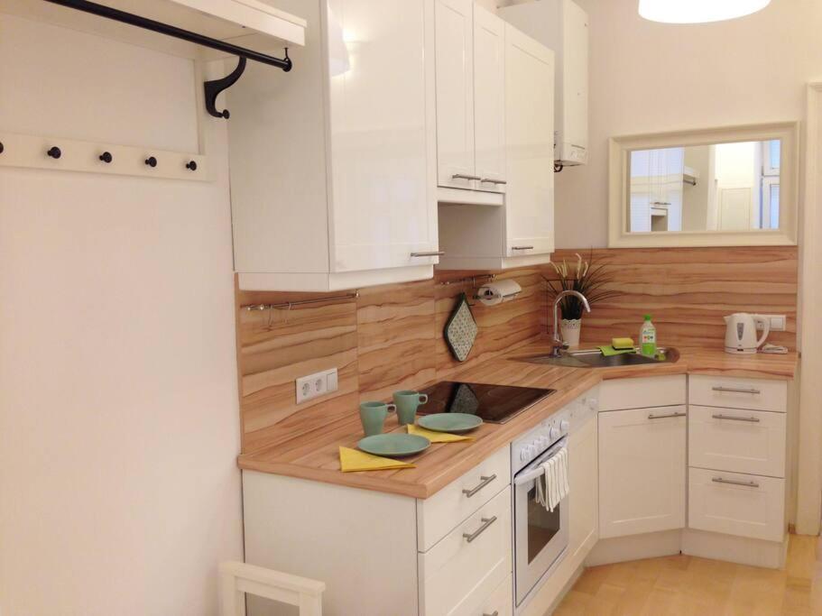 Danube Art Apartments Виена Екстериор снимка