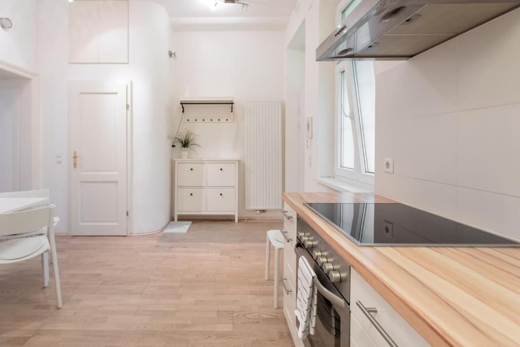 Danube Art Apartments Виена Екстериор снимка
