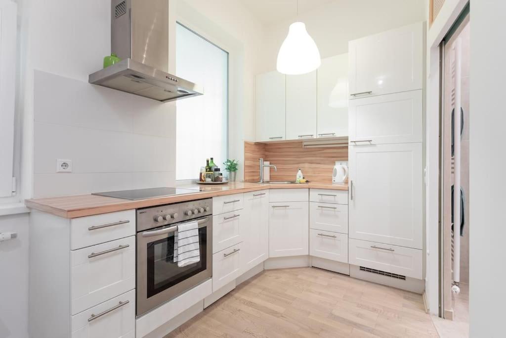 Danube Art Apartments Виена Екстериор снимка