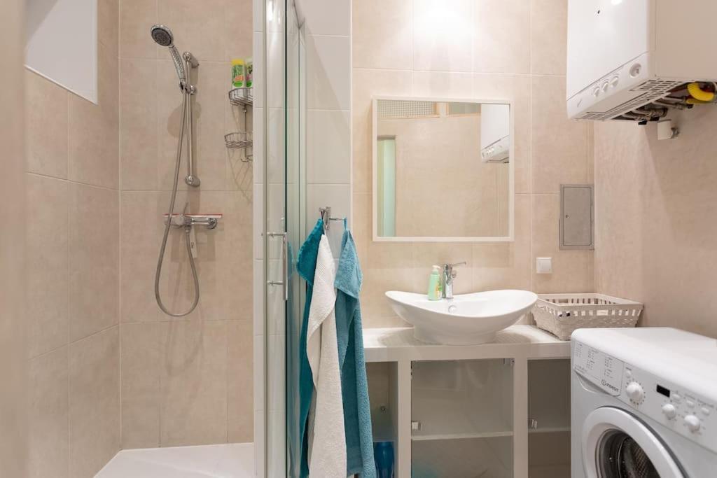 Danube Art Apartments Виена Екстериор снимка